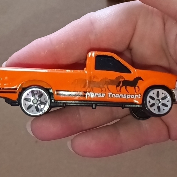 EUC 9 toy vehicles Maisto, Hot Wheels, & Matchbox cars pickups coupes, some VTG - Picture 6 of 15